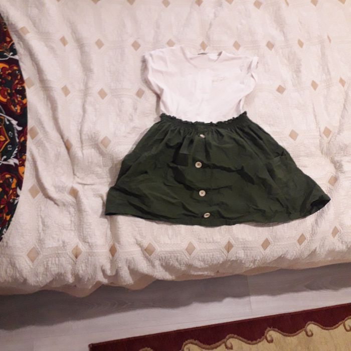 Продам для девочек платья