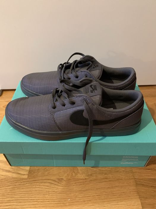 Pantofi sport Nike (marime 42,5)