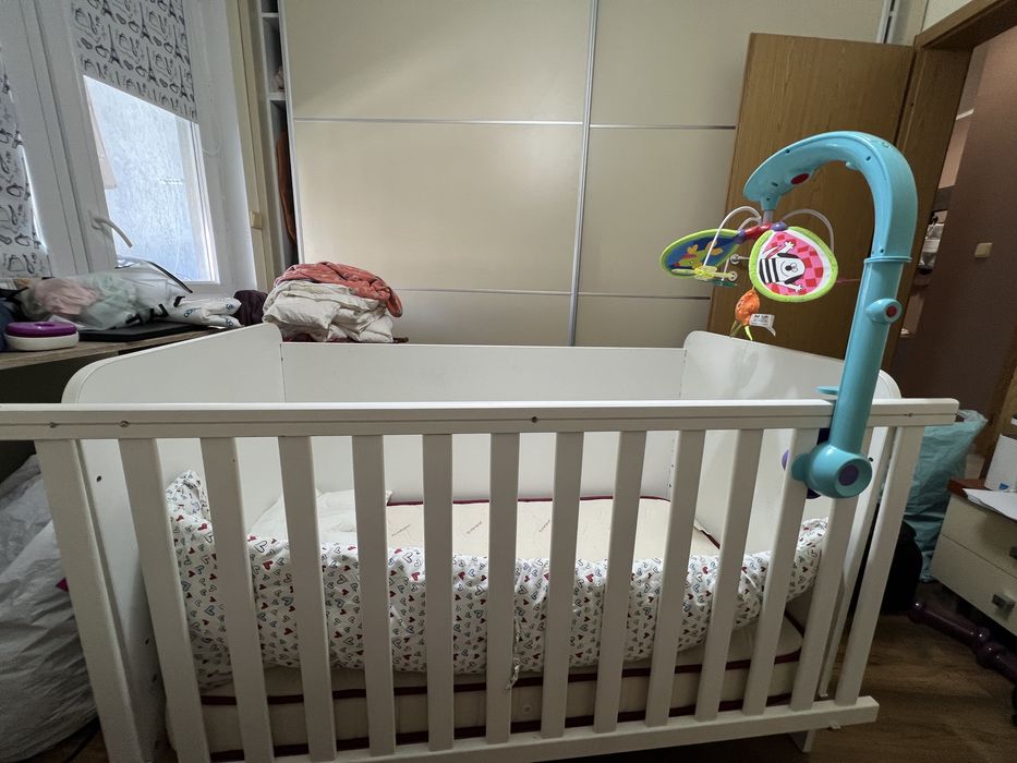 Детска кошарка с матрак и въртележка