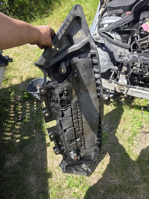 Кора за под радиатори на Mercedes W204