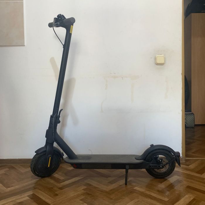 Mi Electric Scooter Essential