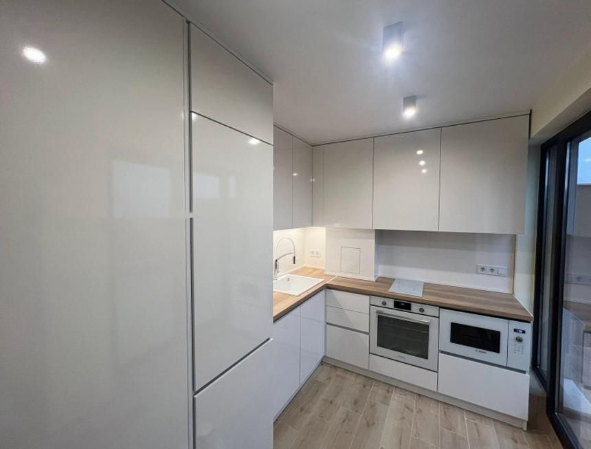 Дава се под наем Тристаен апартамент в София, Зона Б-5 - 80 кв.м за 1200 € - Снимка #1