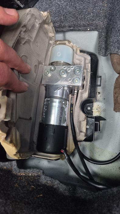 Помпа Ел багажник