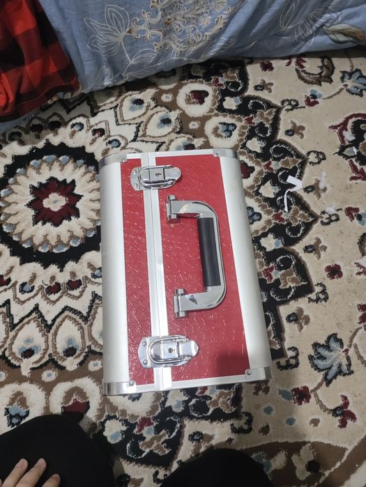 Кейс для косметики красный цвет