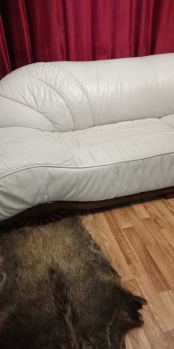 Продам шикарный кожаный диван