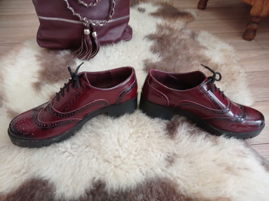 Дамски обувки тип Оксфорд