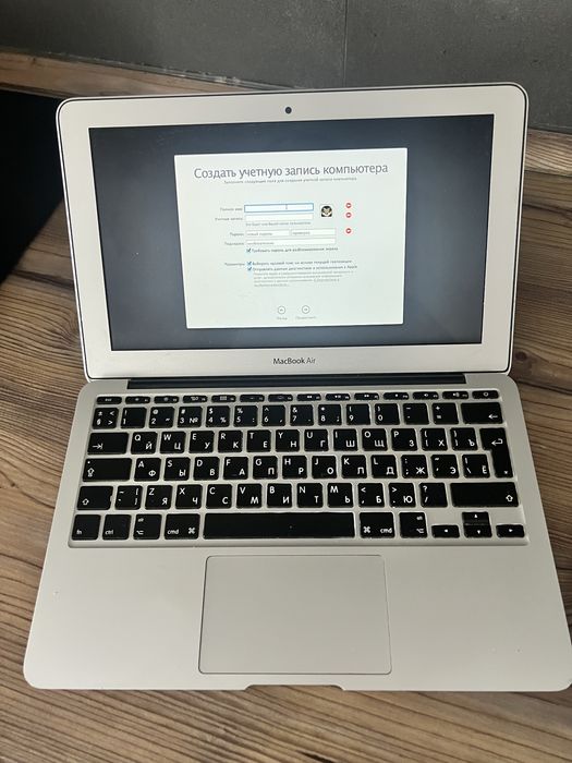 Macbook air, 11, работает, держит заряд