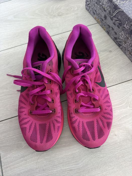 Nike кроссовки женские