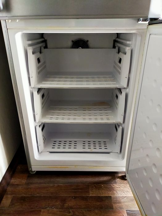 Продам не рабочий холодильник