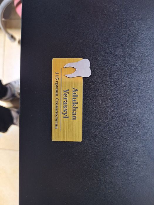 Бейджики  на булавки