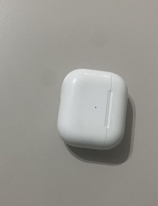 AirPods 3.