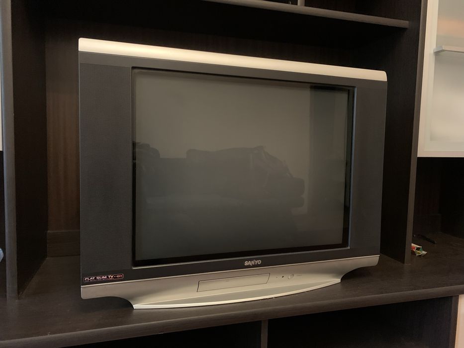Телевизор Sanyo Б/у с подставкой .