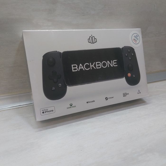 ЧИСТО НОВ Гейминг контролер Backbone One (2nd Gen) Lightning за iPhone
