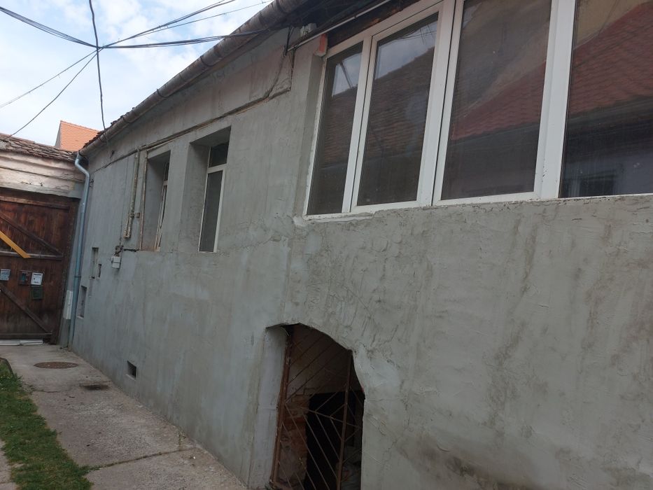 Apartament la casă de vânzare !
