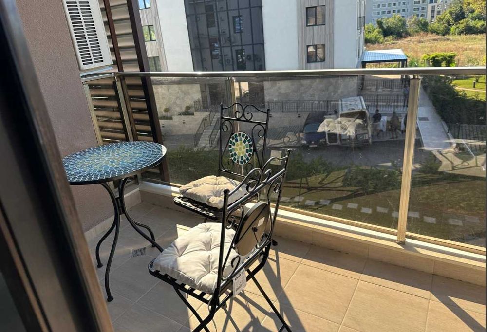 Дава се под наем Двустаен апартамент в к.к. Св.Св. Константин и Елена - 78 кв.м за 650 € - Снимка #4