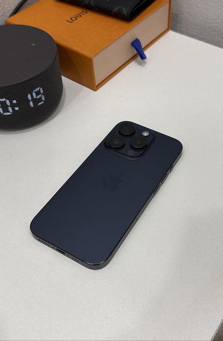 Iphone 15 pro Blue Titanium