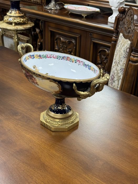 Fructiera deosebita din portelan pictat si elemente bronz