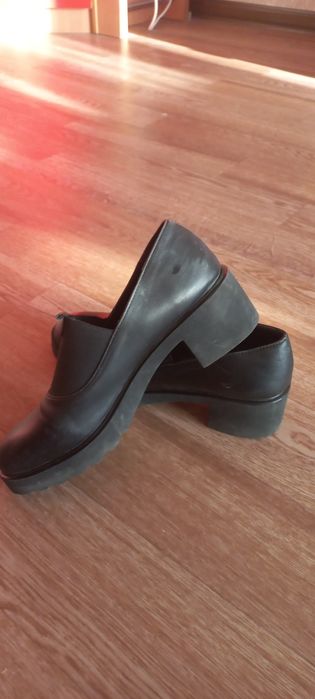 Продаю туфли женские