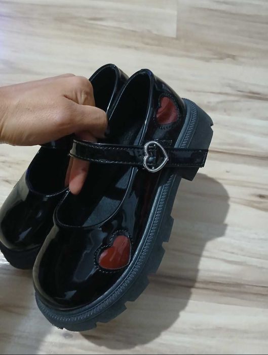 Pantofi pt fete,usori,comozi si foarte frumosi,mar.34((21.7 cm int))