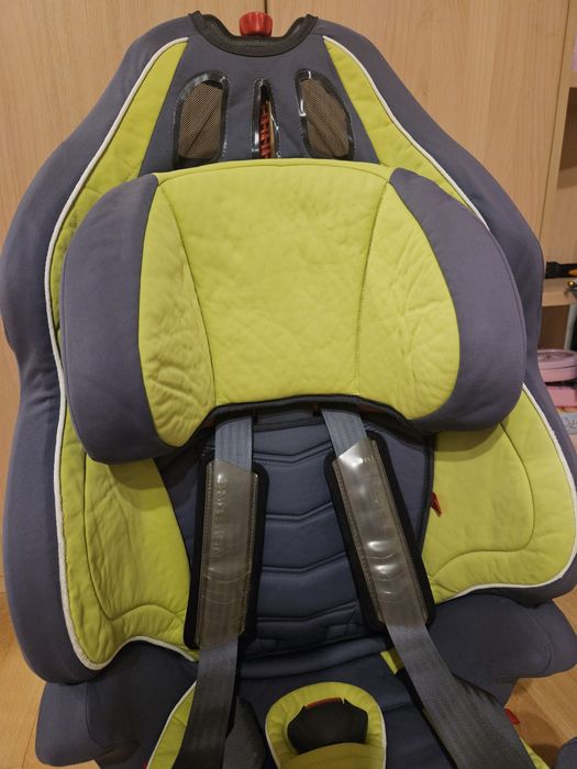 Продам автокресло Chicco