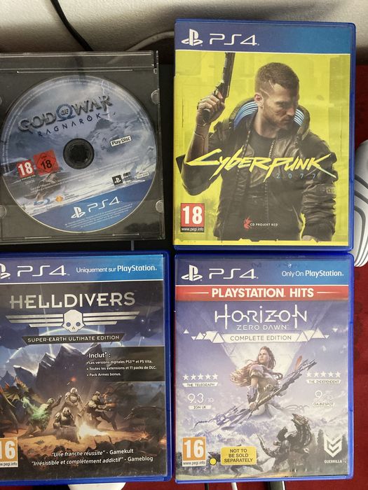 Vand / schimb Ps 4 standard + cont si 4jocuri incluse