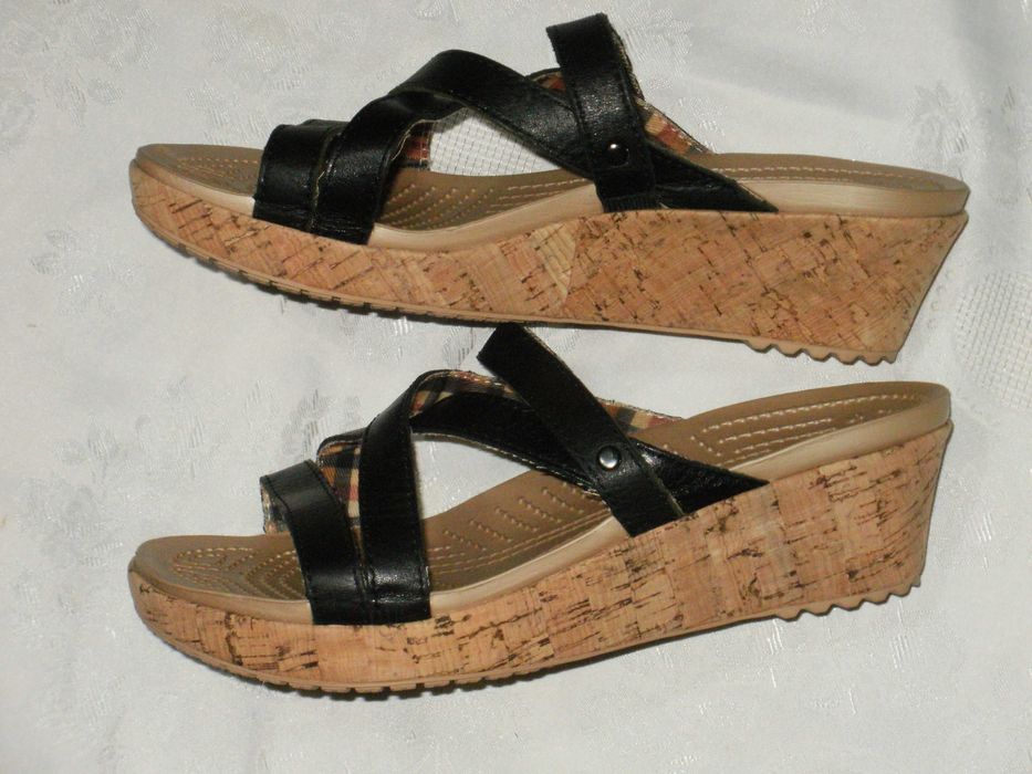 CROCS оригинални дамски нови естествена кожа 38