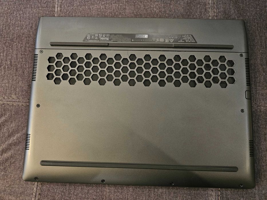 Alienware M15 R7 165hz / i7 12700 / RTX 3060 140w / 16 Ram / 512 SSD