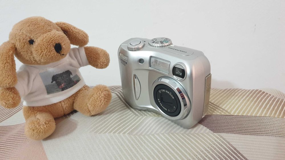 фотоапарат Nikon Coolpix 2100