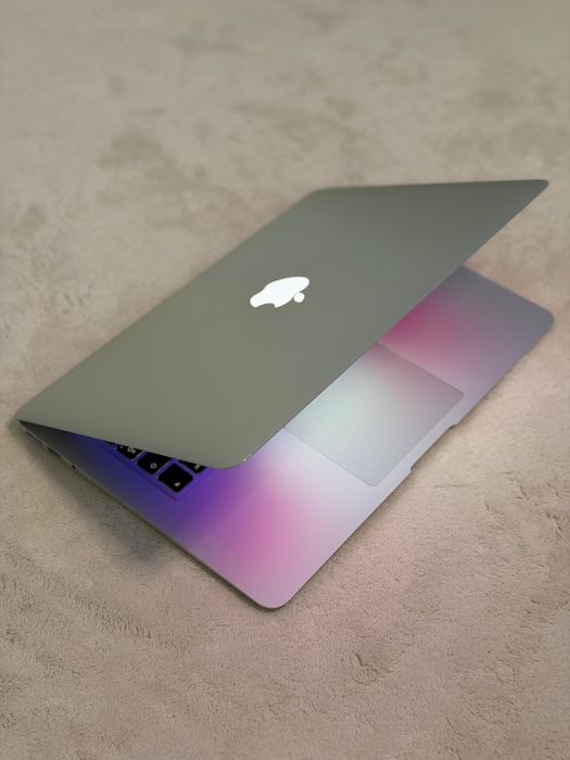 Macbook Air 13 inch SSD 256 , 8GB Ram, i5 baterie in stare excelenta !