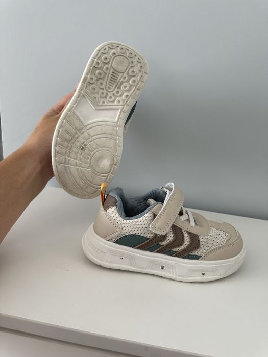 Детские кроссовки