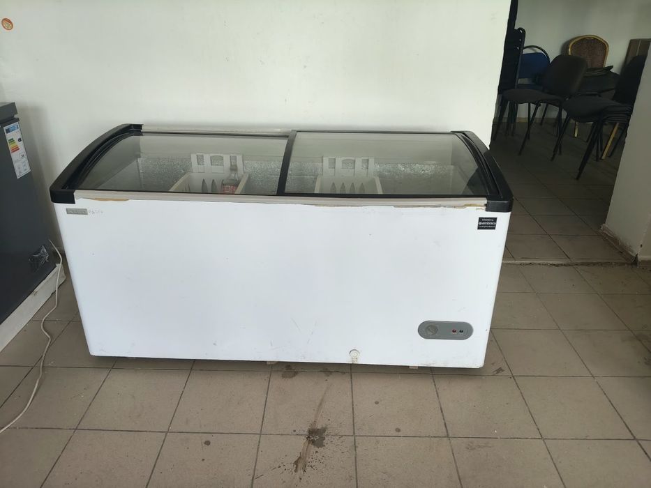Морозильник витренный 550 л