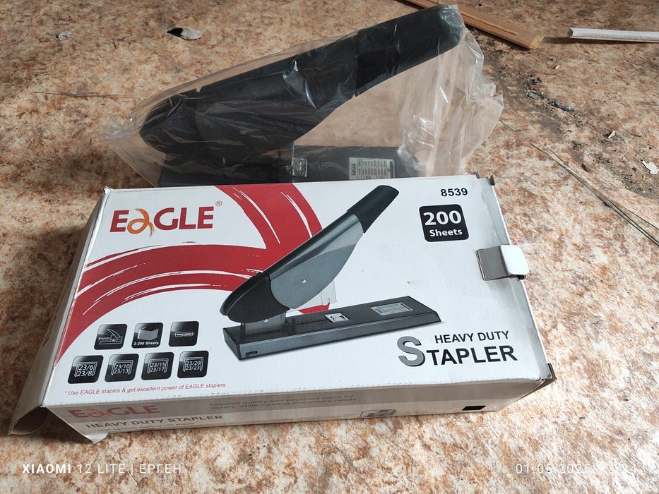 Продам. Степлер большой сверх мощный.