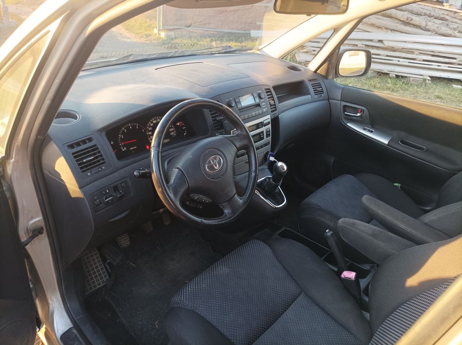 Vând Toyota Corolla Verso