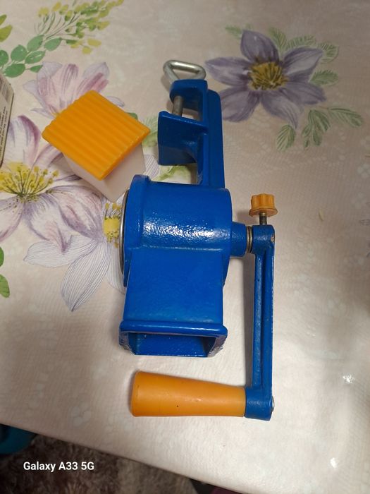 Mașină de măcinat nuci