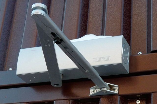 Даводчики для двери .