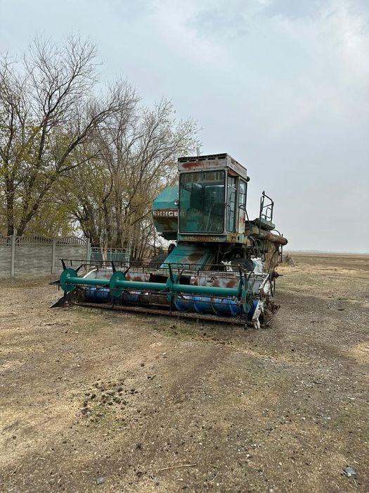 Продам комбайн н Енисей