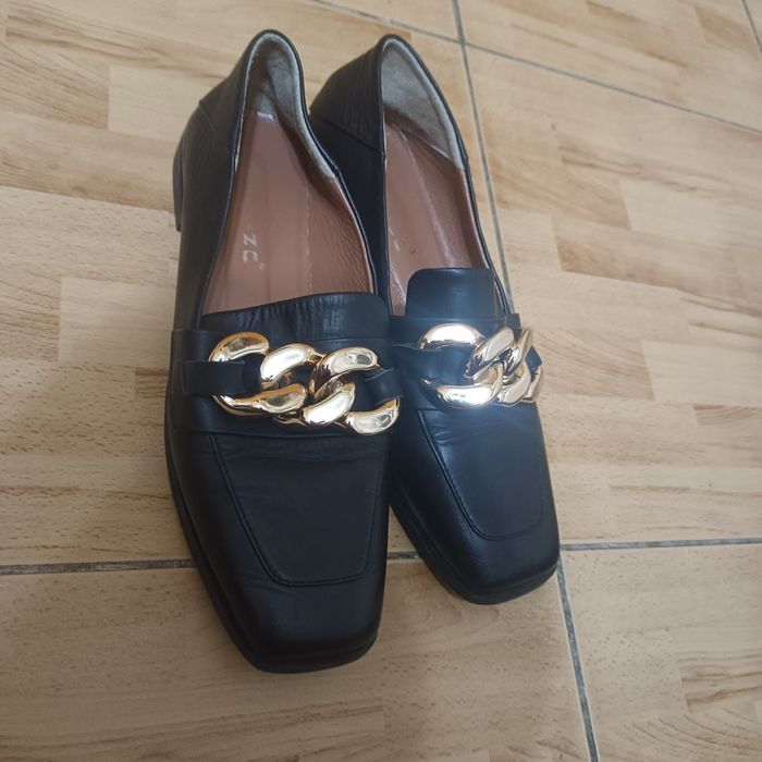 Продаются кожаные туфли