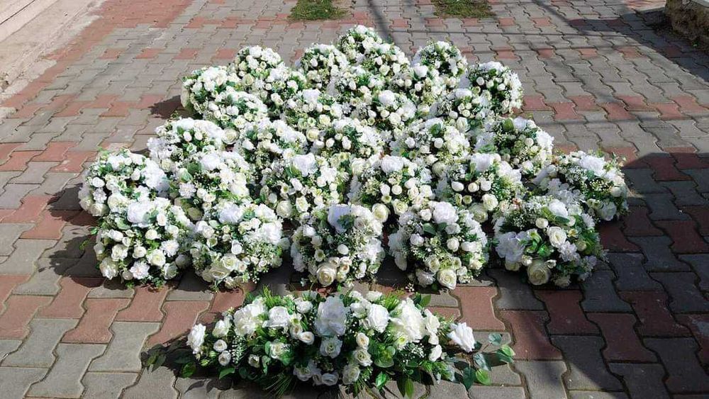 Aranjamente florale și buchete cununie.