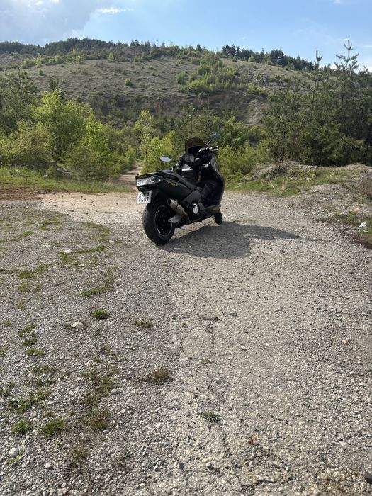 Здравйте продавам Yamaha t max.