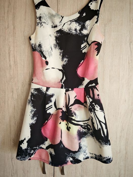 Продавам две рокли