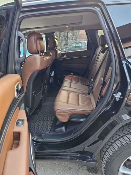 Jeep grand cherokee wk2 5.7