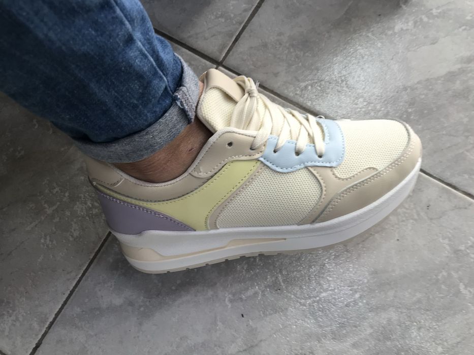 Дамски спортни обувки