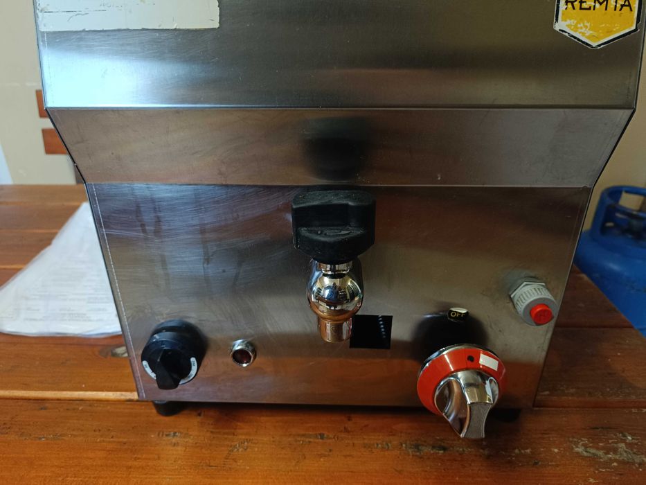 Професионален газов фритюрник REMTA 8л