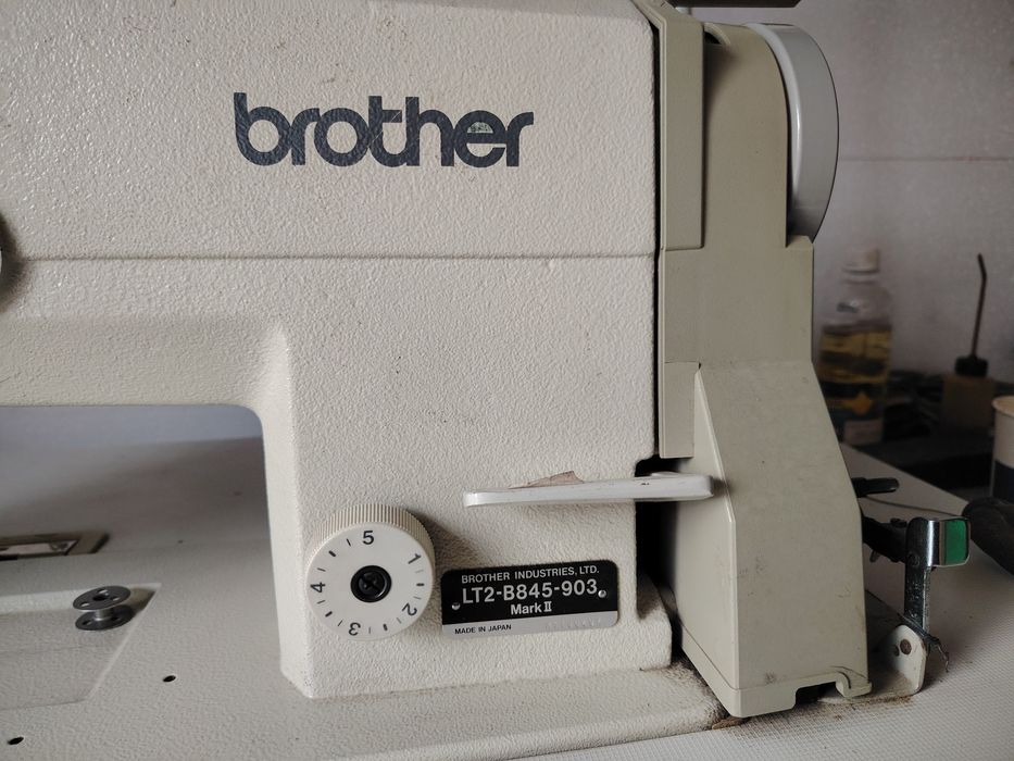 Mașina de cusut 2 ace brother