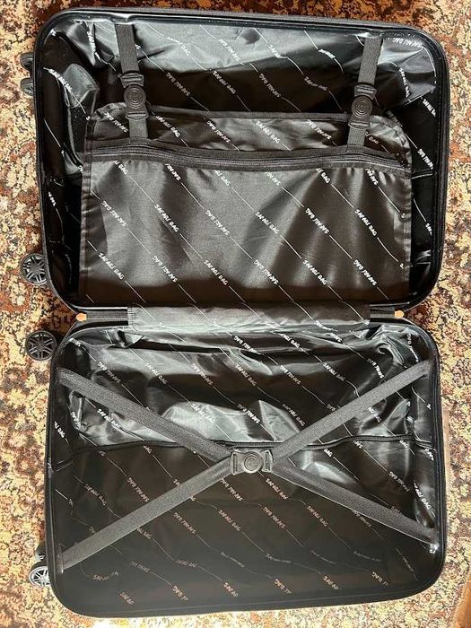 Нов пътнически куфар за багаж