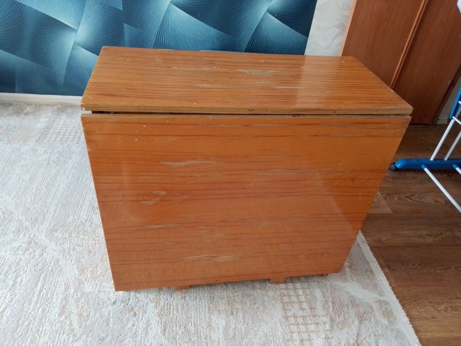 Продам стол 1.5метр