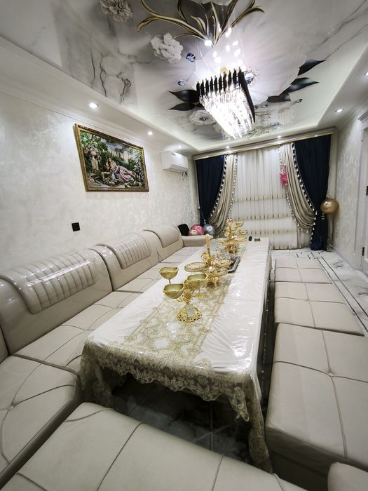 Мягкий уголок деван узунлиги 4.5.м эни 2.5.м стол 2.75.м