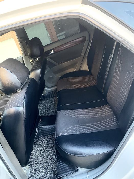 Lacetti 1.8 sotiladi