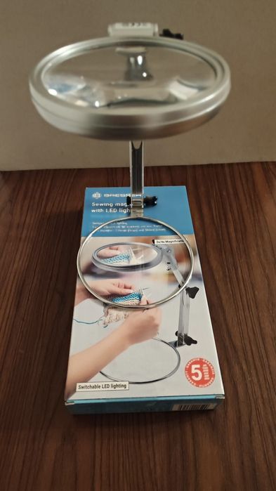 Настолна лупа с лампа