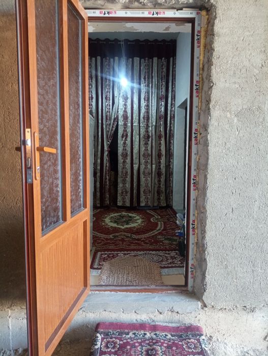 Карши шахрида янги курилган уй сотилади,6 сотих,7 хона,3 хонаси тайёр